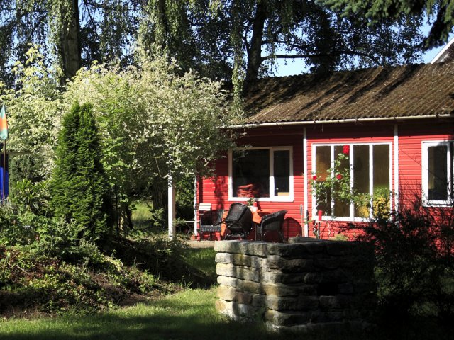 Rote Hütte und Grillplatz